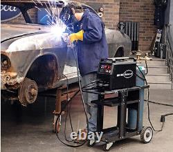 Poste à souder MIG Eastwood de 180 ampères avec pistolet à bobine pour la restauration automobile en acier et en aluminium.